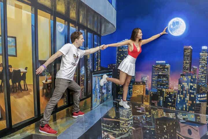 Museum of Illusions with Sharing Transfers