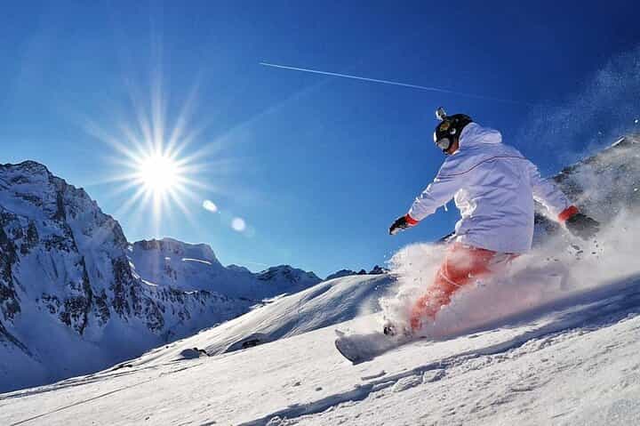 Lake Louise Ski Resort Shuttle Service from Canmore or Banff