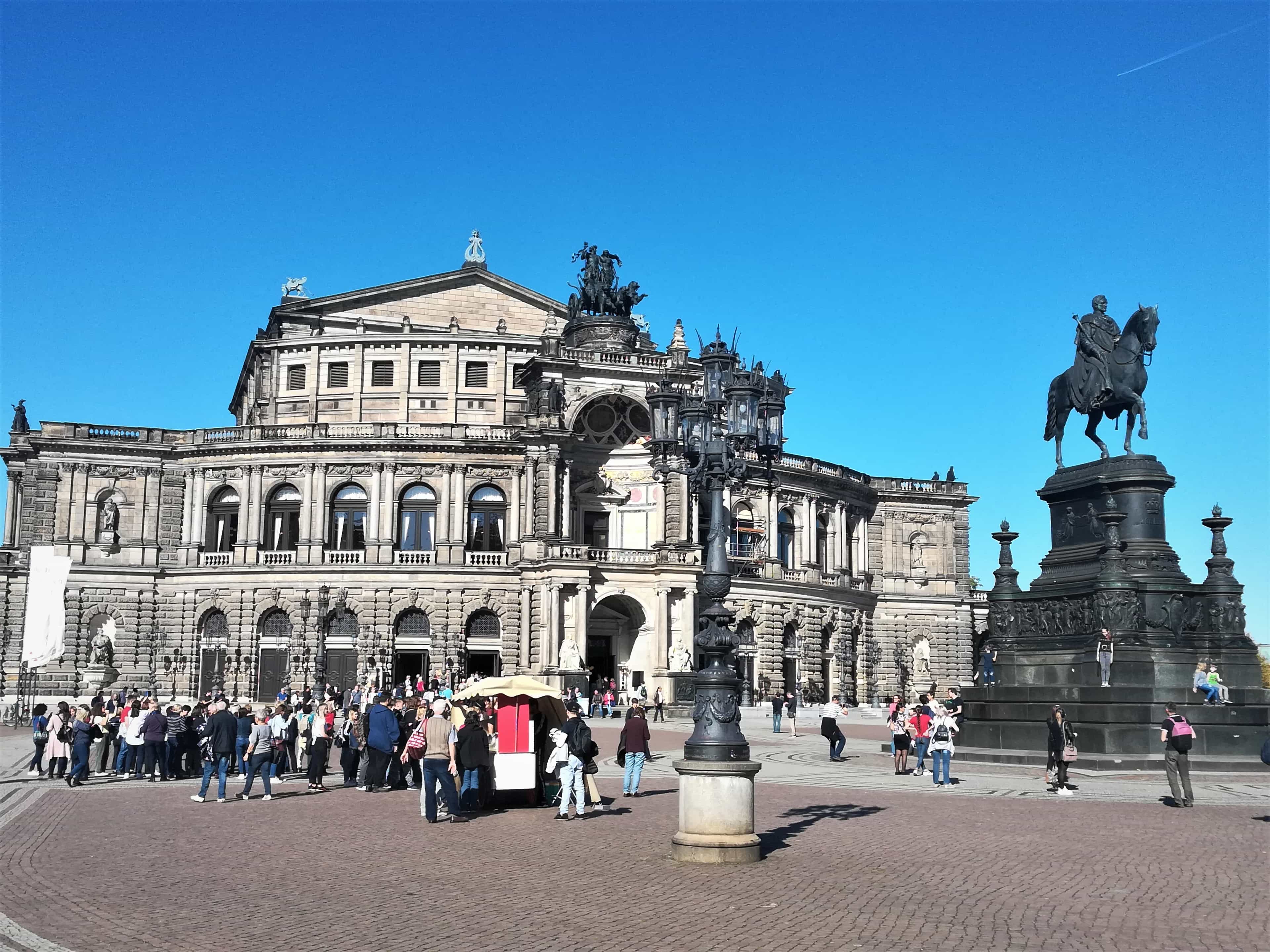 Dresden in 1 Days - Prager Strasse (calle comercial) Dresden in 1 Days - Prager Strasse (calle comercial)