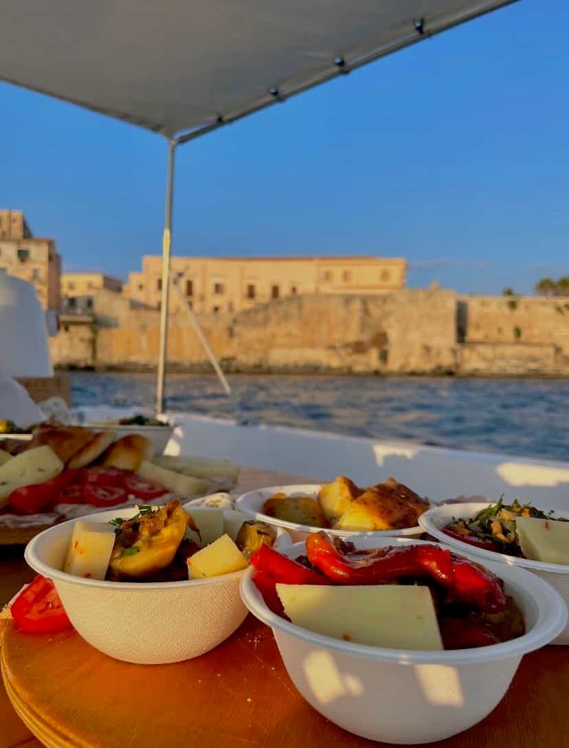Syracuse in 2 Days - Sunset aperitif on board with Sicilian tagliere and Prosecco DOP