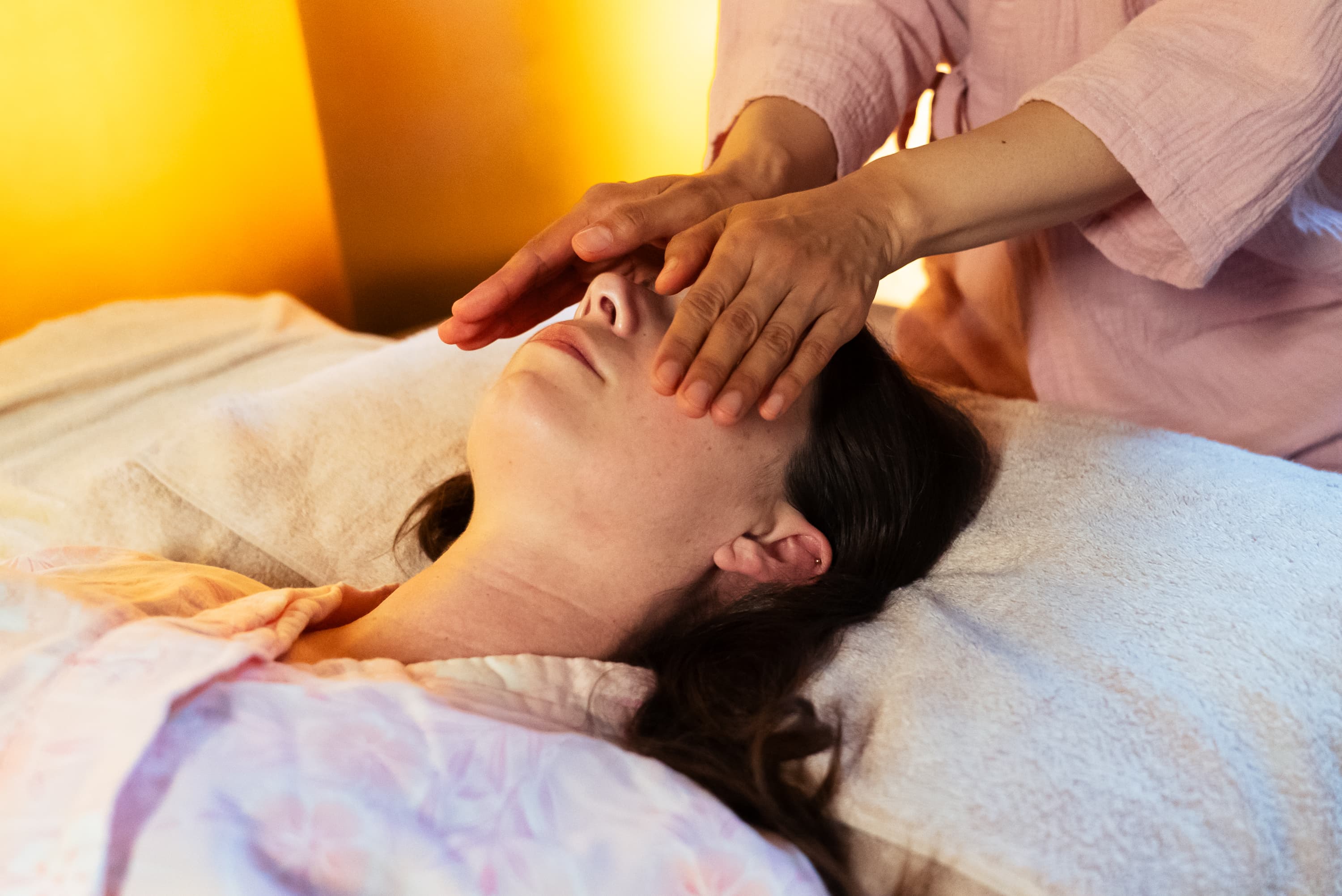 Osaka: Japanese Reiki Healing ＆Aroma Massage at the Temple