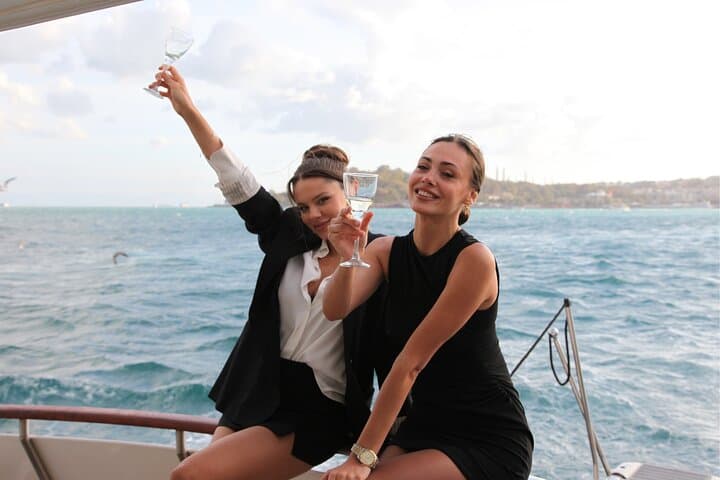 Istanbul Private Luxury Yacht Cruise - Private or Group