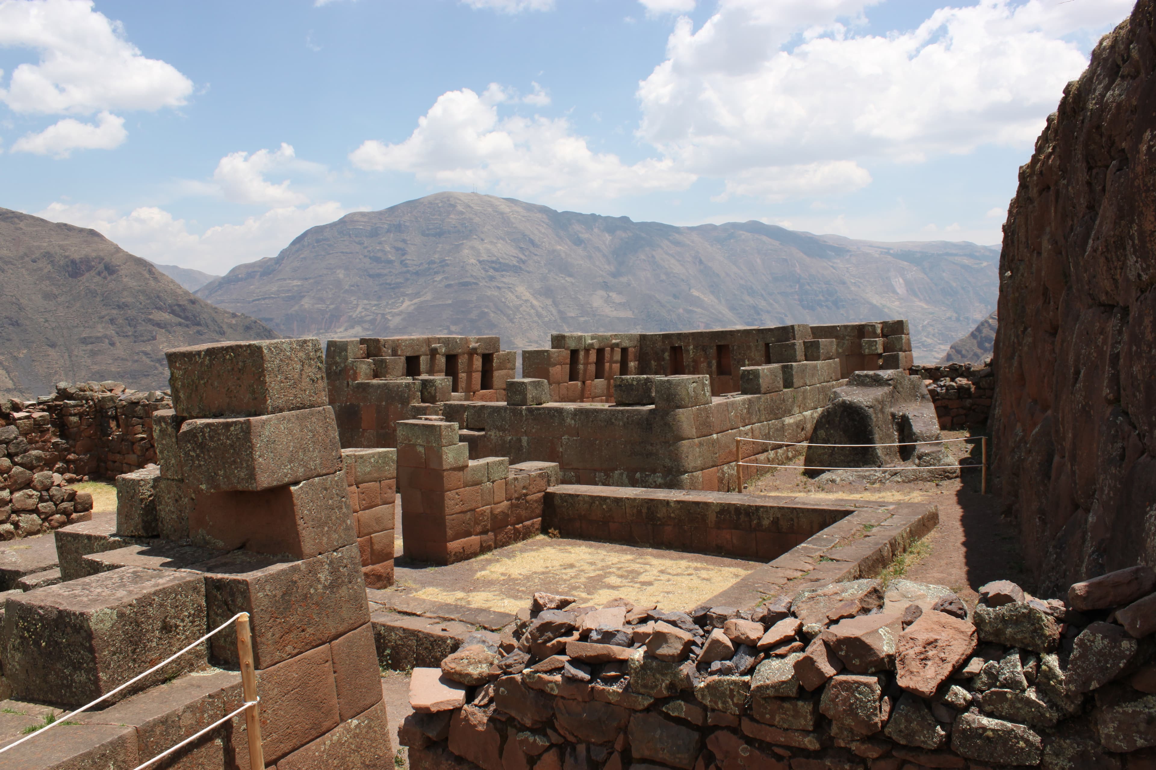 Pisac Indian Market and Ollantaytambo fortress with lunch