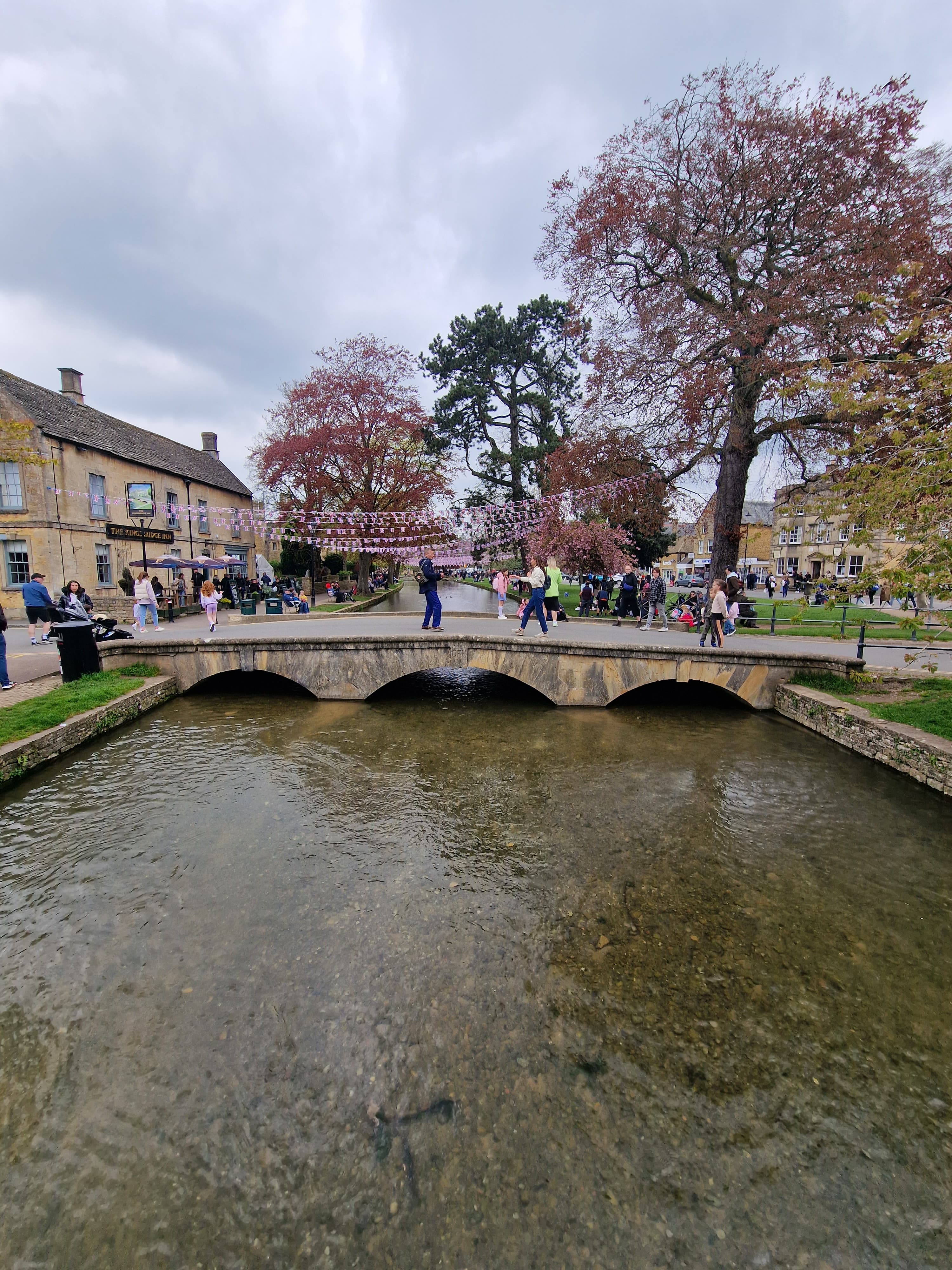 4 Day Tour - Oxford, Cotswolds, Roman baths, Salisbury, Windsor Castle & Hampden Court