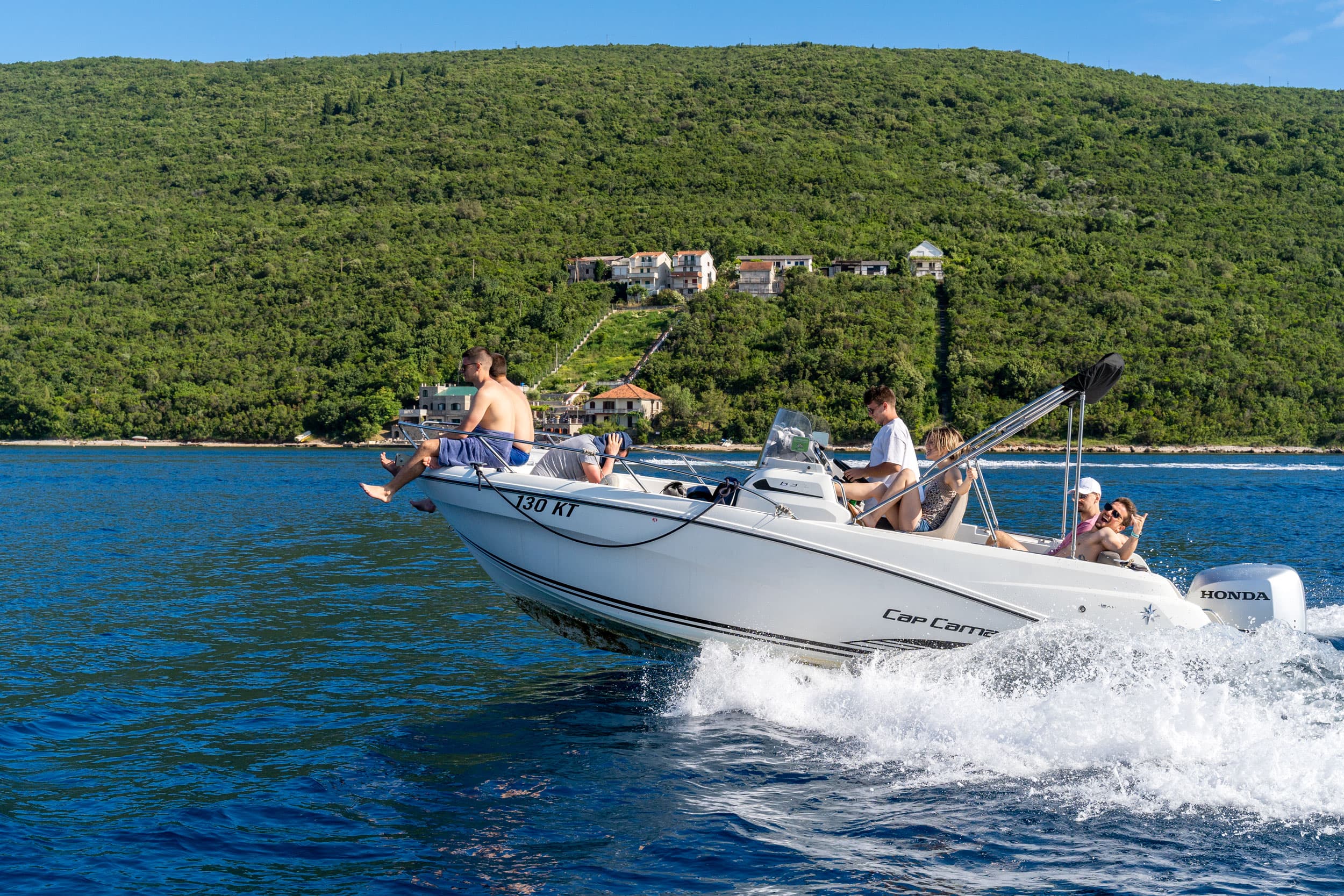 Rent a boat Up to 8 persons