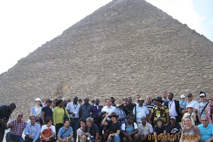 Private full day tour to Giza Pyramids, Sphinx, Sakkara and Dahshour with guided