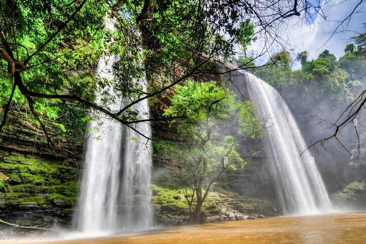 Boti Falls, Umbrella Rock, Aburi Gardens & Cocoa Farm Day Tour