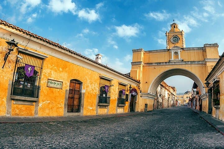  Sightseeing in Antigua from Quetzal Port