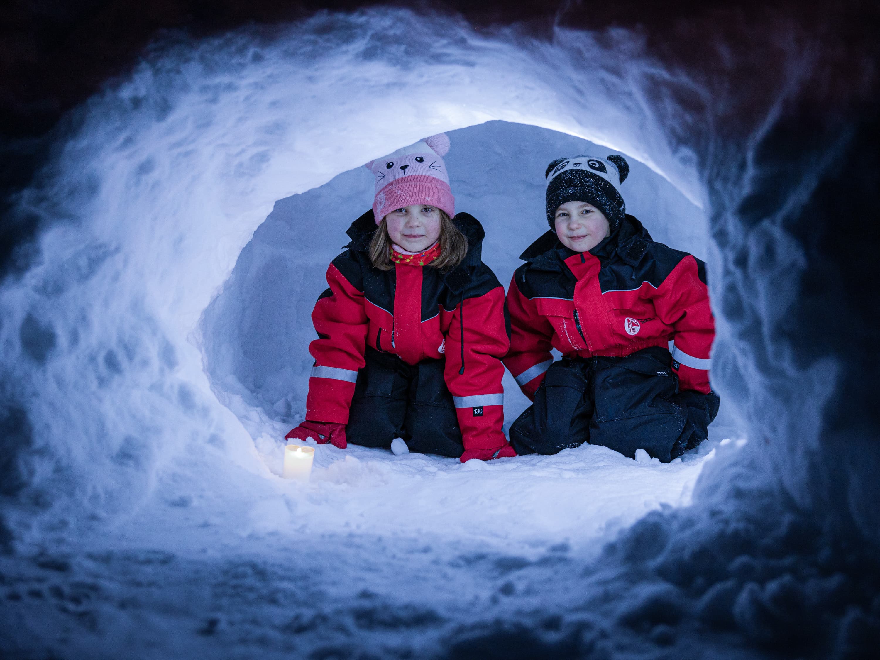 Polarman's camp and Snow igloo park Live - Blue Moment (early evening) 1.12-28.2 ®