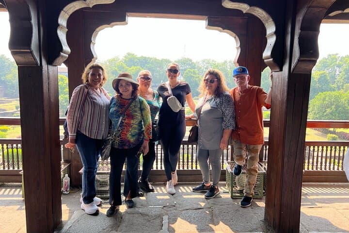 Pune: Old City Cultural Walking Tour with Local Snacks