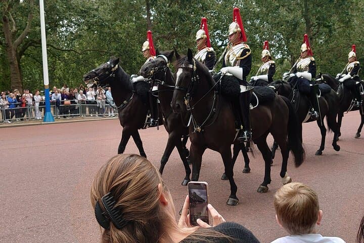 Royal London And Changing of Guard - Very Small Group Tour