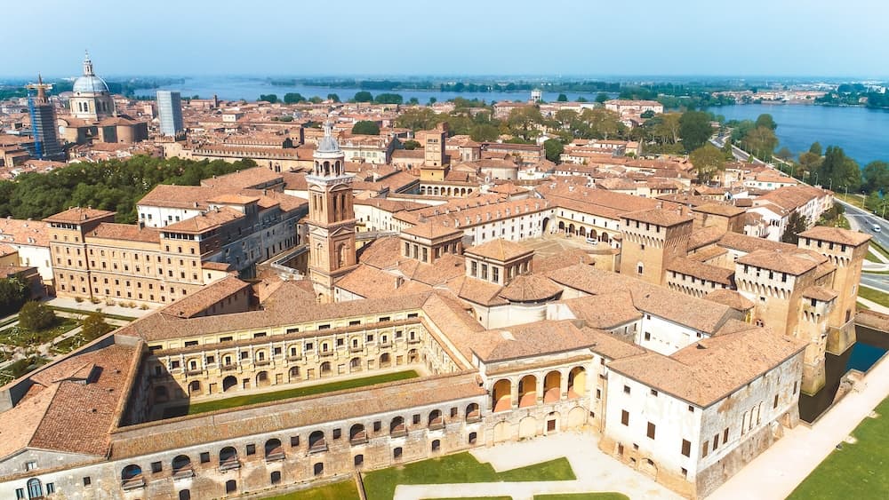 VIP Experience to Mantua, Valeggio and Sirmione from Verona