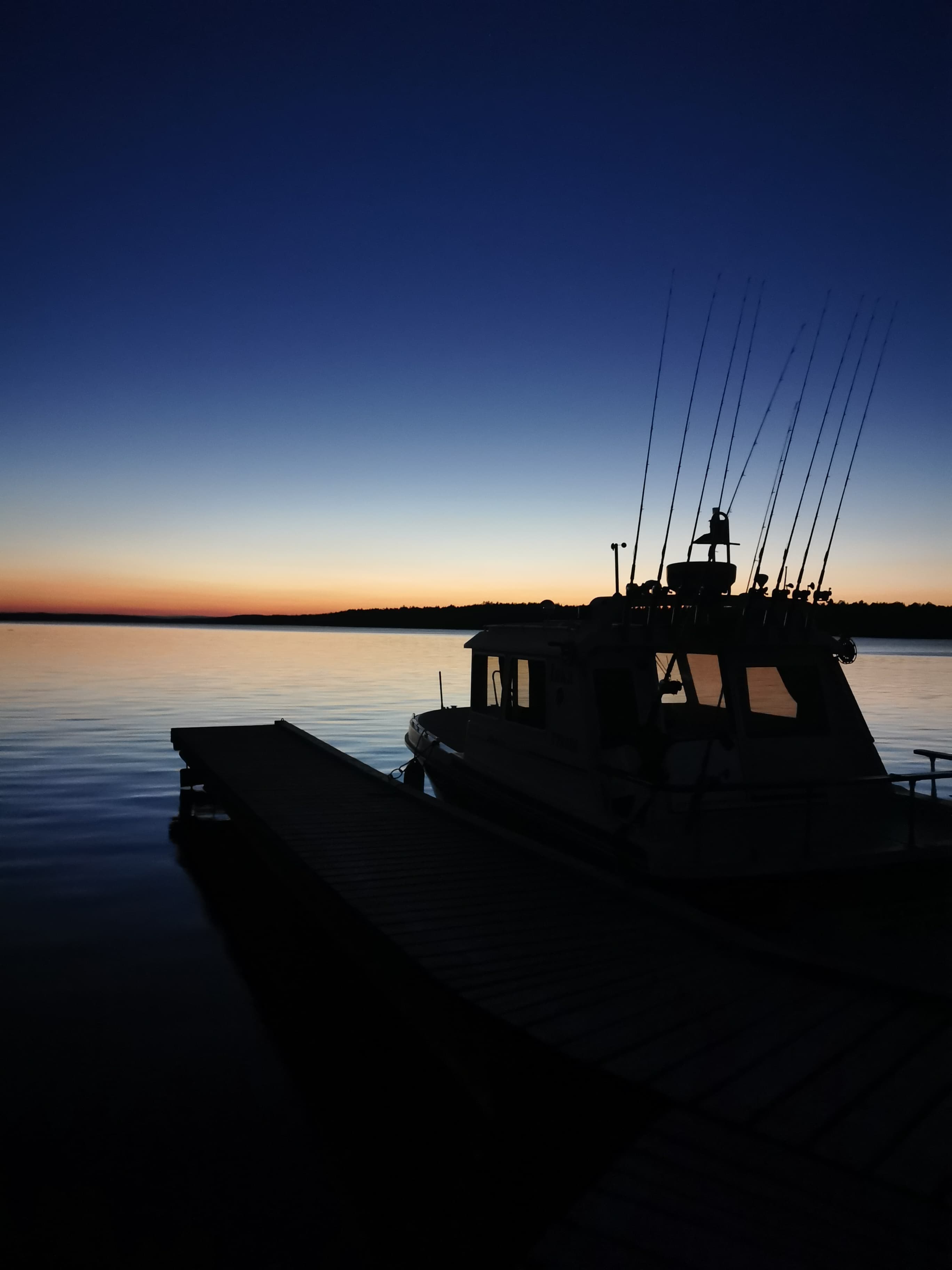 Northern lights tour to Lake Inari by boat, including lappish BBQ in Aurora Island