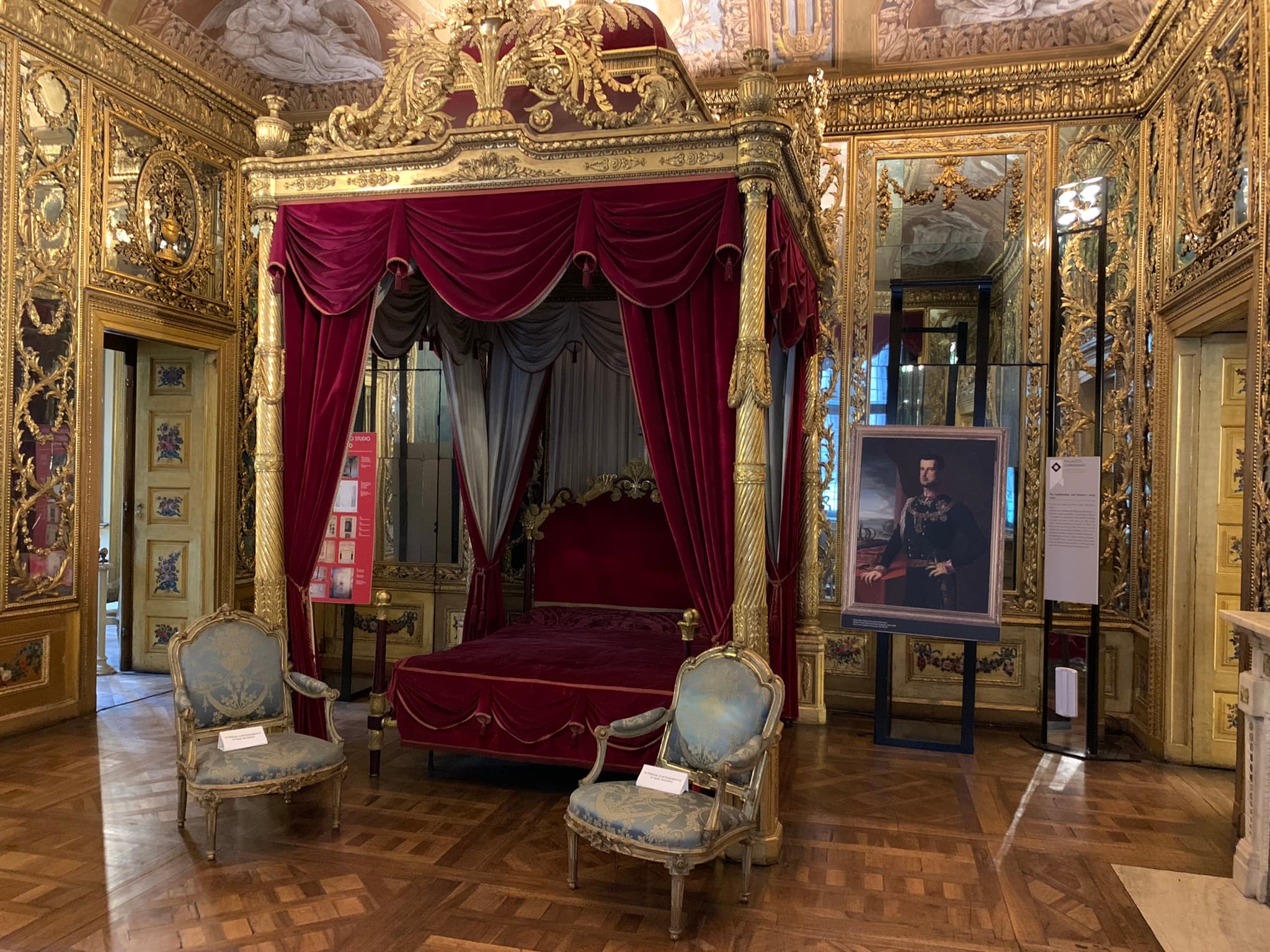 Palazzo Carignano, one of the most original constructions of the Baroque, distinguished by the curvilinear course of the facade