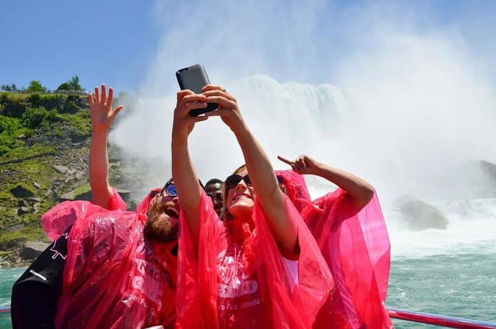From Niagara: Niagara Falls Walking Tour with Boat Cruise