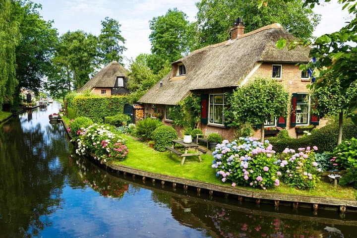 Giethoorn Private Tour & Boat Trip From Amsterdam