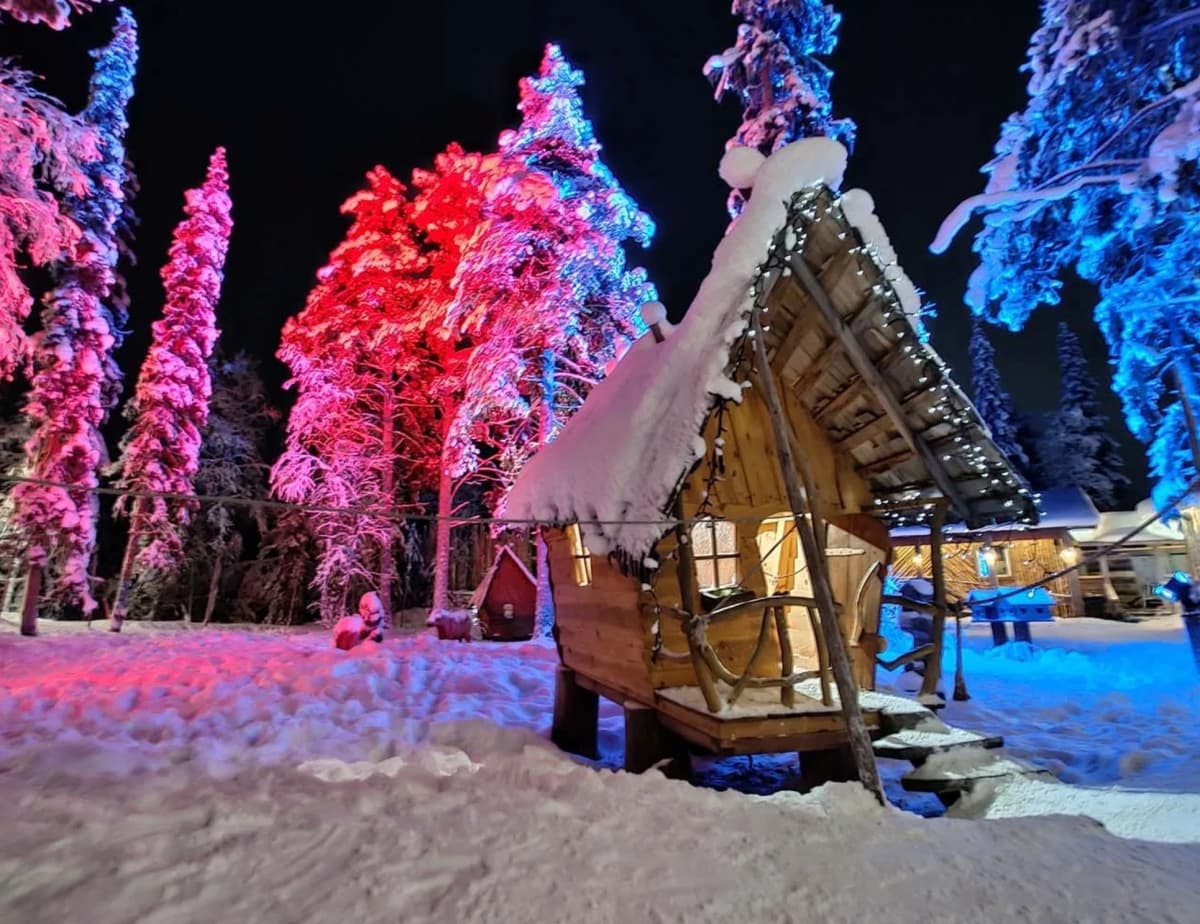 Visit the Elves Village and explore on your own (entrance tickets, no program)