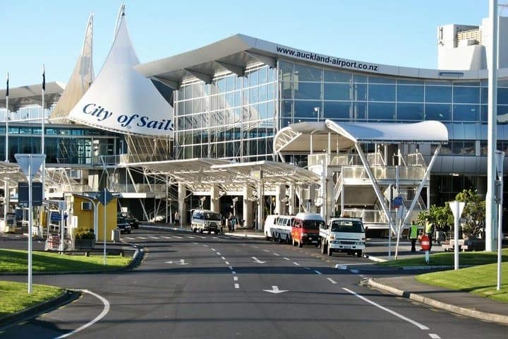 Private Transfer from Auckland Airport /City to Rotorua