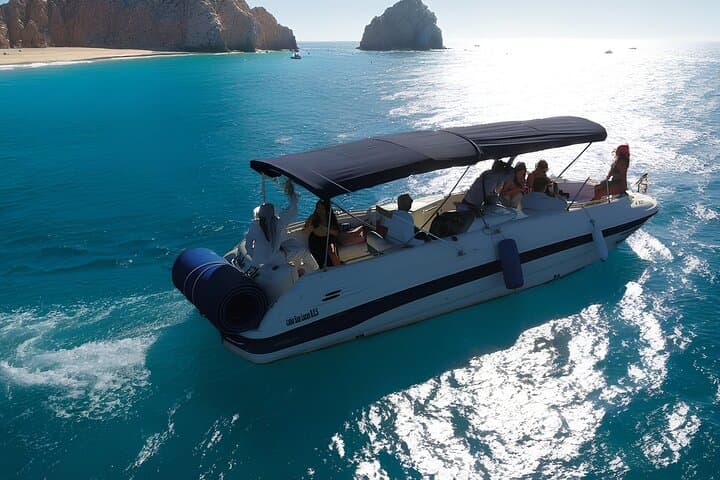 Cabo Yacht Tour – Arch, Pelican Rock & Scenic Landmarks