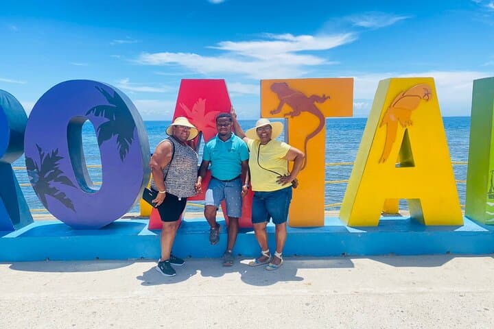 Macaw market,Food Tasting,Wildlife Encounter and Beach