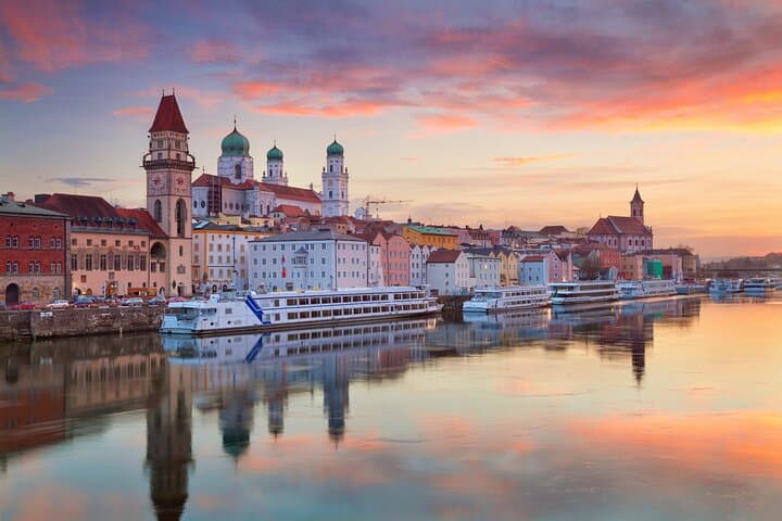 Private transfer from Prague to Passau, 2h of Sightseeing stop