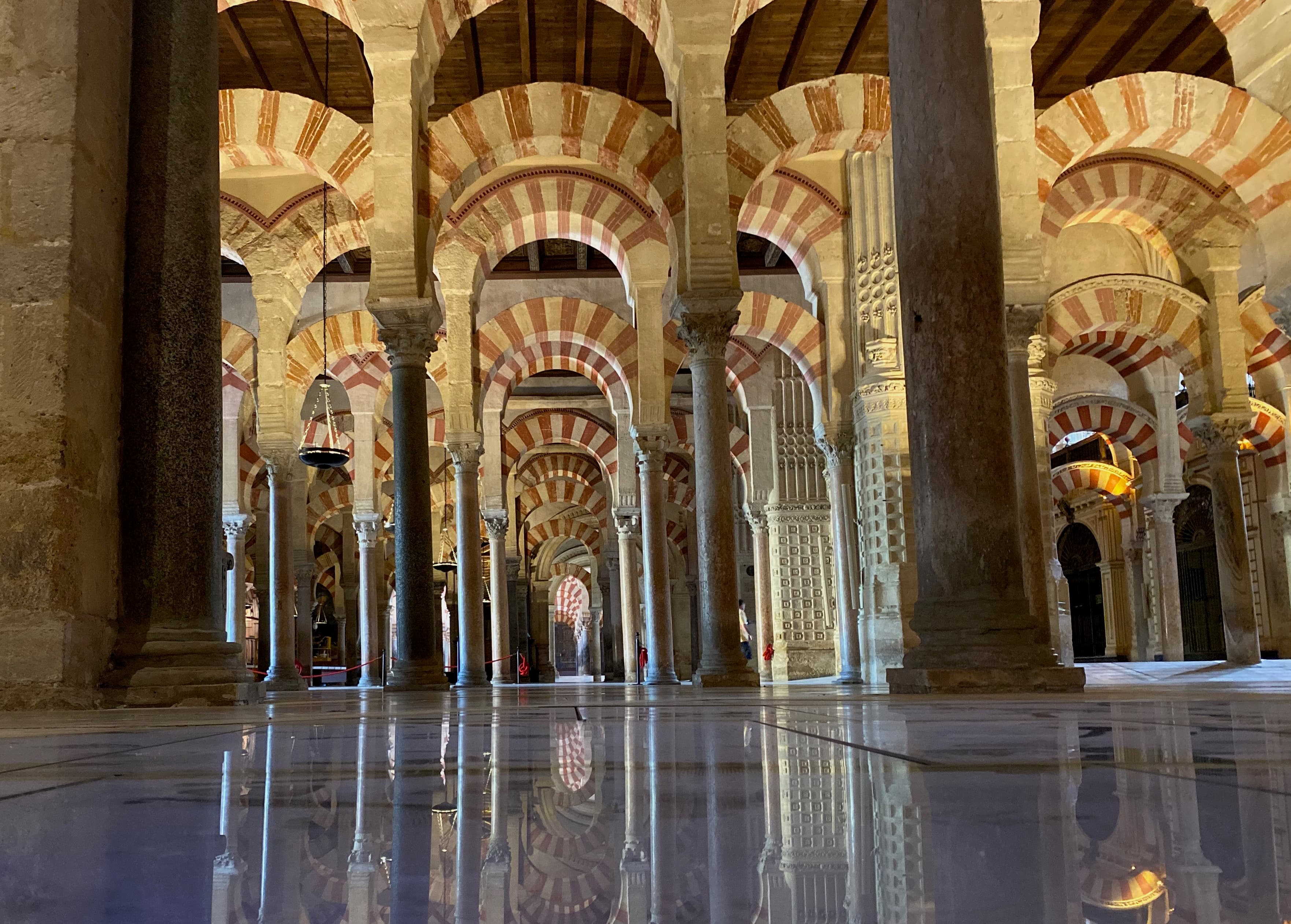  Guided tour in Spanish to the Mosque-Cathedral without waiting queues. Does not include the entrance ticket