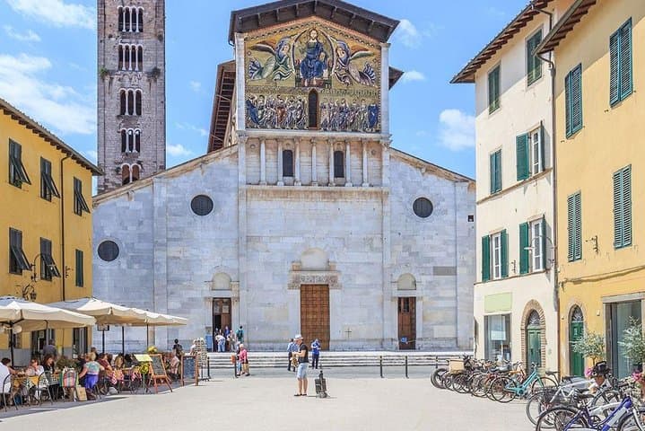 PRIVATE TOUR: Pisa & Lucca with Lunch and wine tastings in the Farm