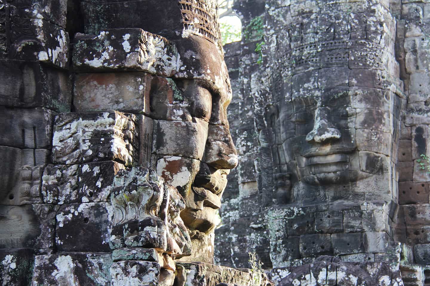 English Speaking Tour Guide to visit Angkor Wat complex