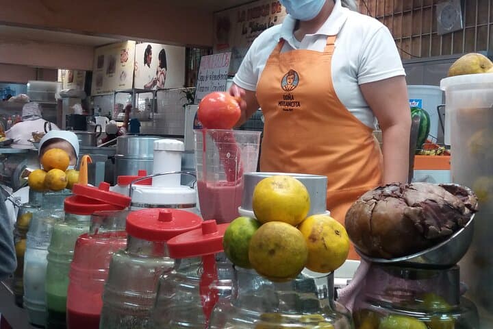 Private Tour in Quito with market, cable car, Guayasamín museum and chocolate tasting