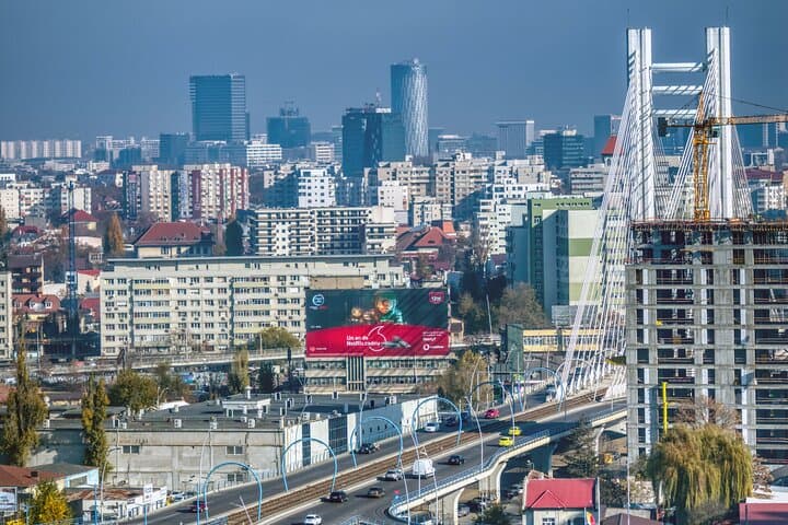 Private Transfer from Bucharest to Brasov with 2h Sightseeing and Local Driver