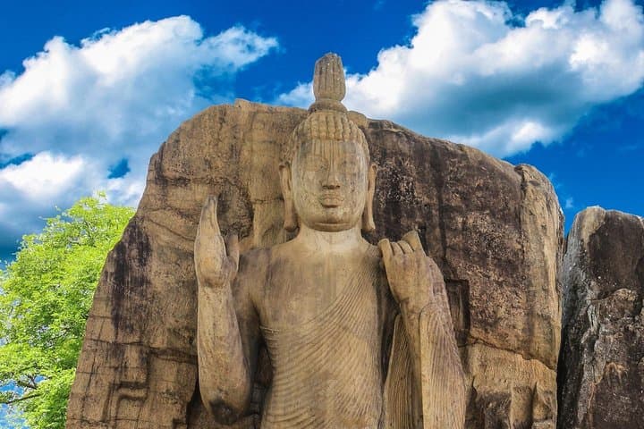 Aukana and Anuradhapura Day Tour From Sigiriya