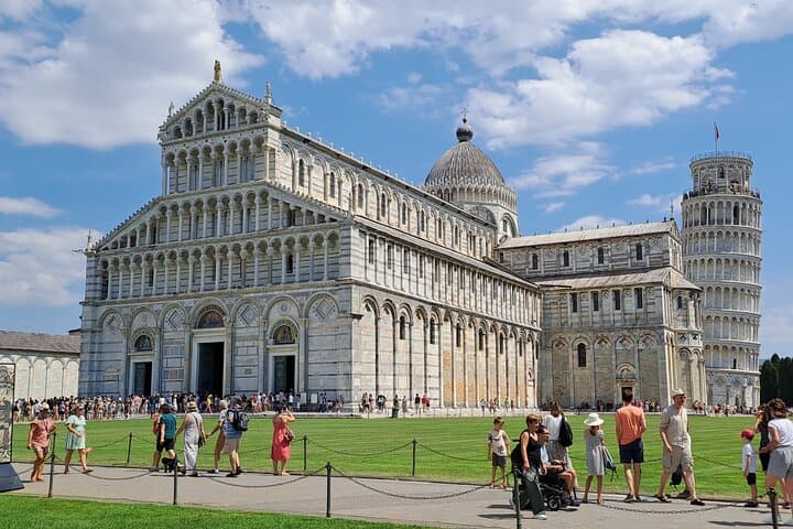 Pisa's Leaning Tower Climbing, Cathedral, Cemetery and Baptistery guided visit