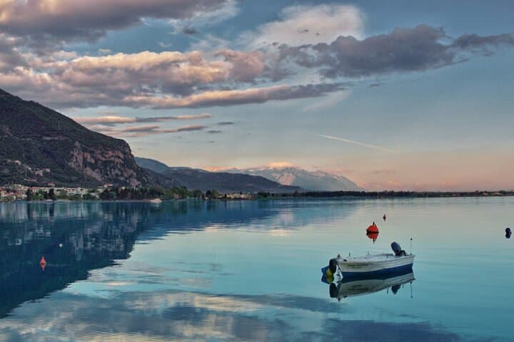 Private Transfer from Kamena Vourla to Athens