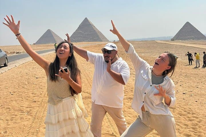 2 Day Cairo VIP Tour Pyramids, Museum,‪ Khan Al-Khalili‬ Bazaar 