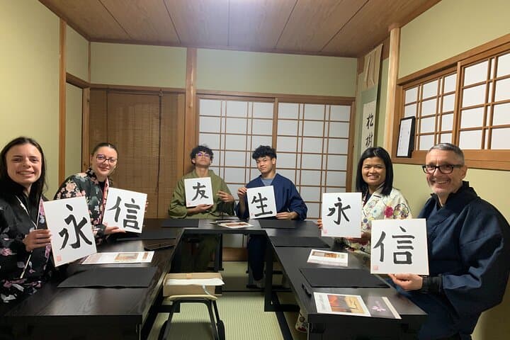 Kangetsu : Japanese Calligraphy Class in 150 years old townhouse Kyoto Ninenzaka