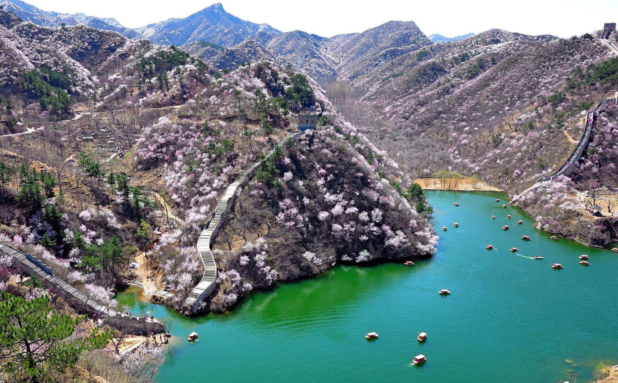 Visit Huanghuacheng Water Great Wall and Old Beijing Neighborhood