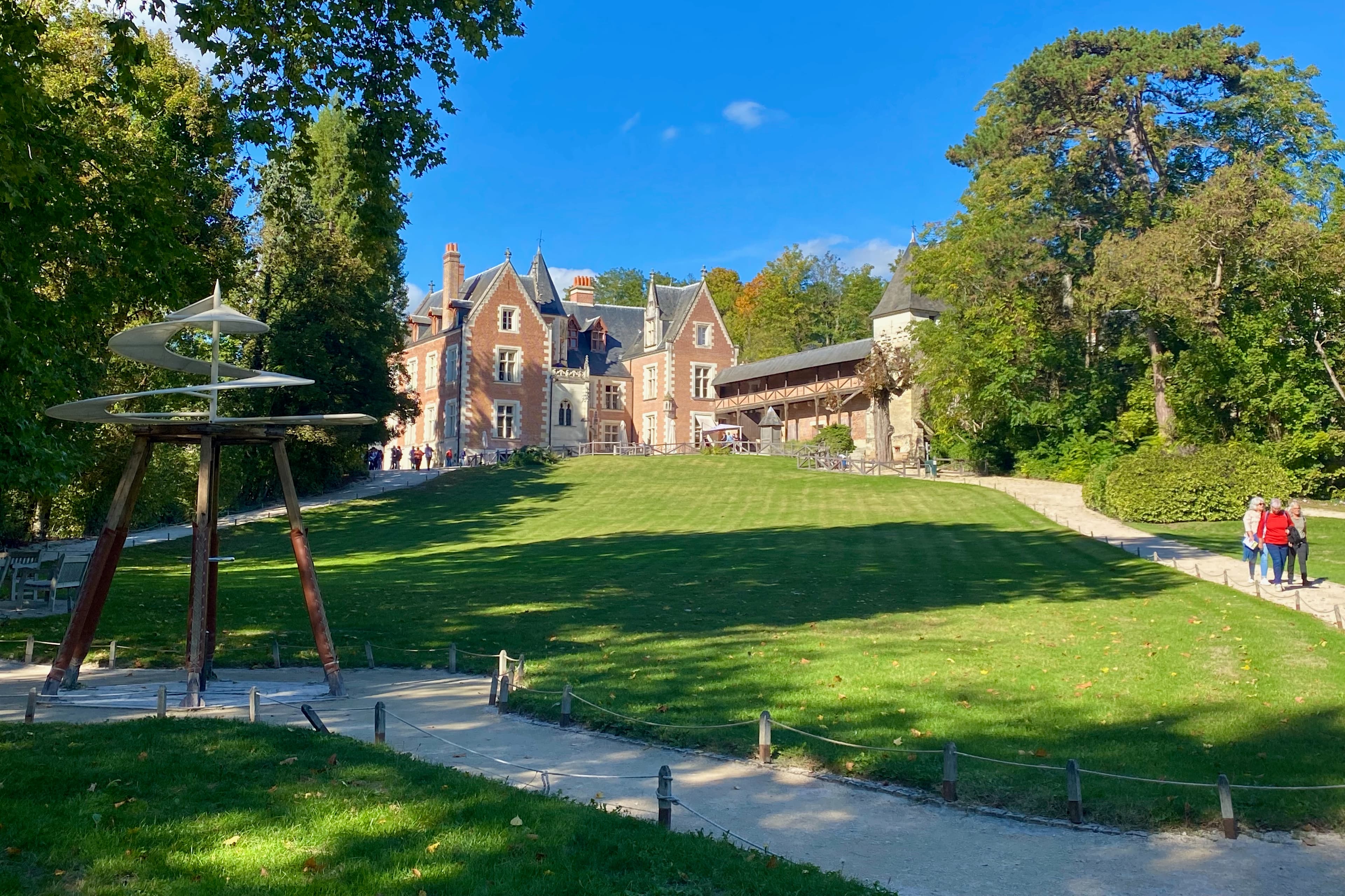 Chateaux Blois — Chaumont — Da Vinci Clos Lucé Small-group trip from Paris.