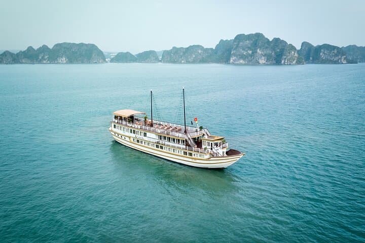 2 Day Explore Bai Tu Long in Luxury Cruise