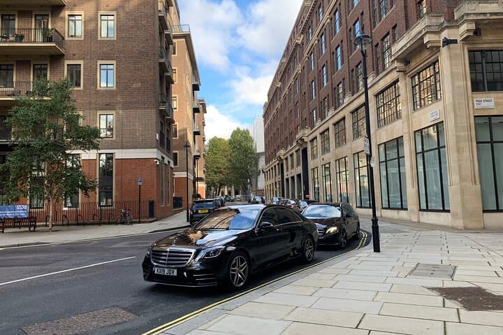 Private transfer to Stonehenge with tickets included 