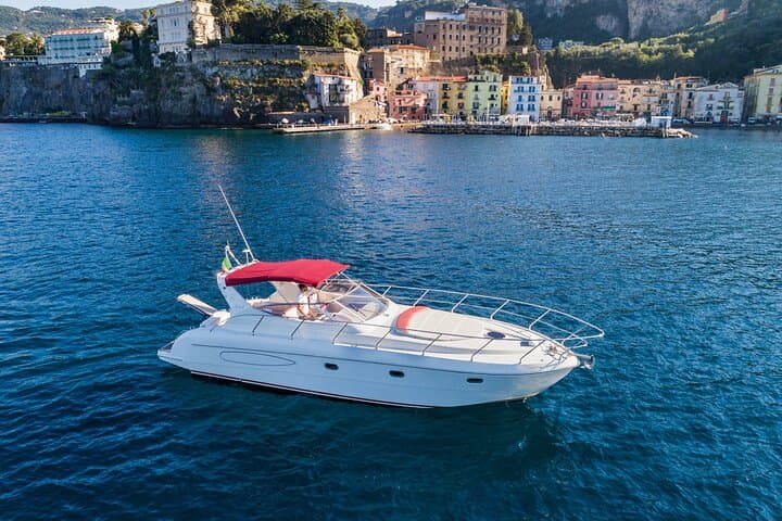 Private Luxury Yacht Tour Capri from Sorrento–Raffaelli Shamal 40