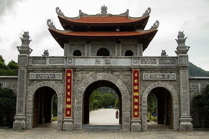 Full-day Tam Coc River Adventure