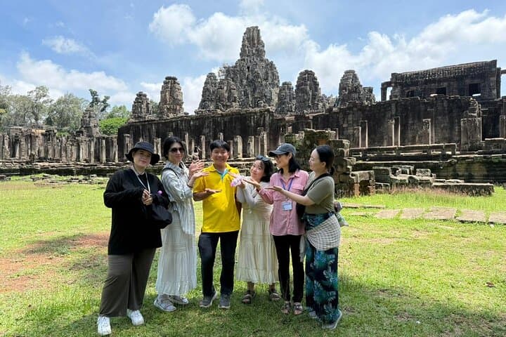 Classic Angkor Wat Sunrise or Sunset Private and Small GroupTour 