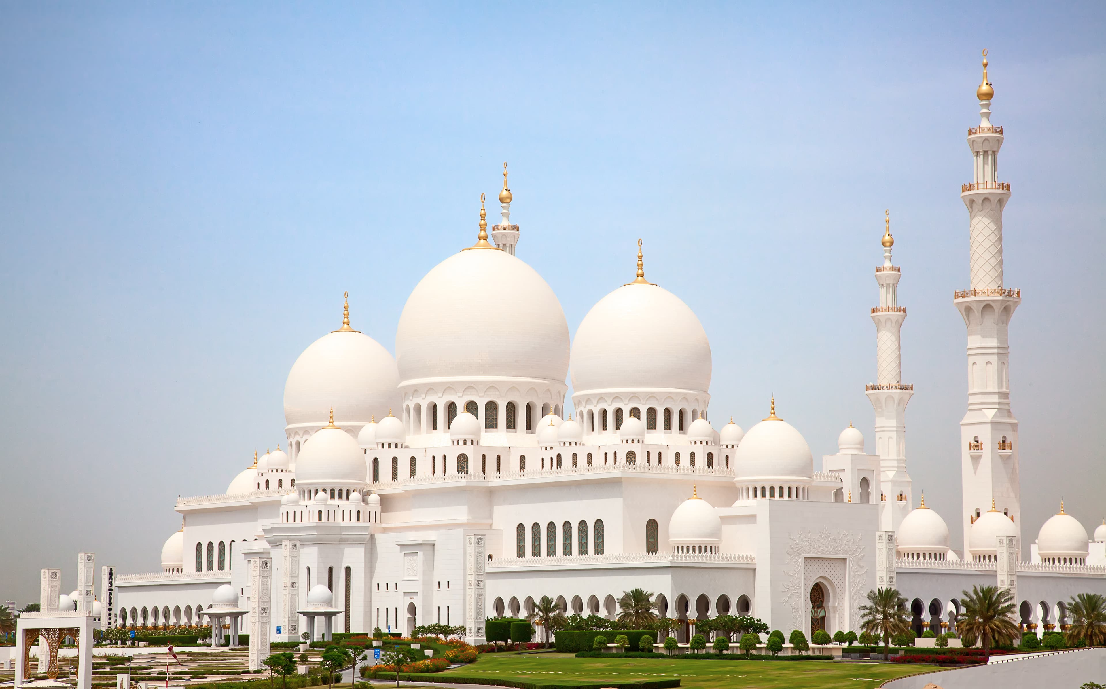 From Dubai discover Abu Dhabi Through Top Sights 