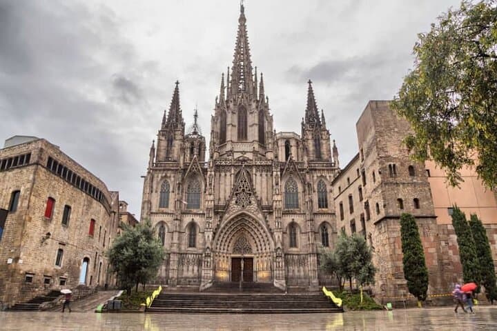 Sagrada Familia & Gothic Quarter Private Tour