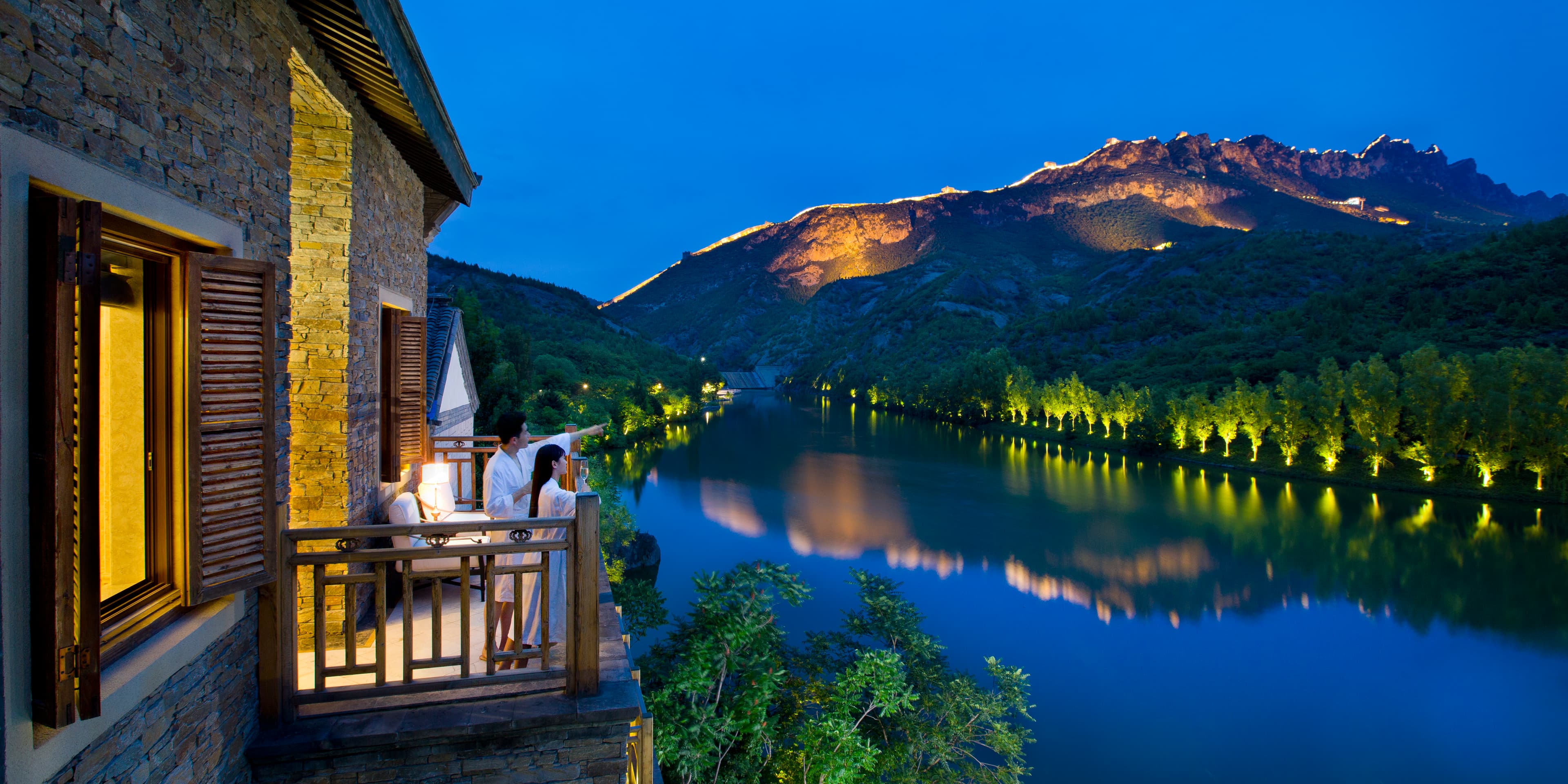 Private Tour: Independent Tour to Gubei Water Town and Simatai Great Wall with How-To Guide