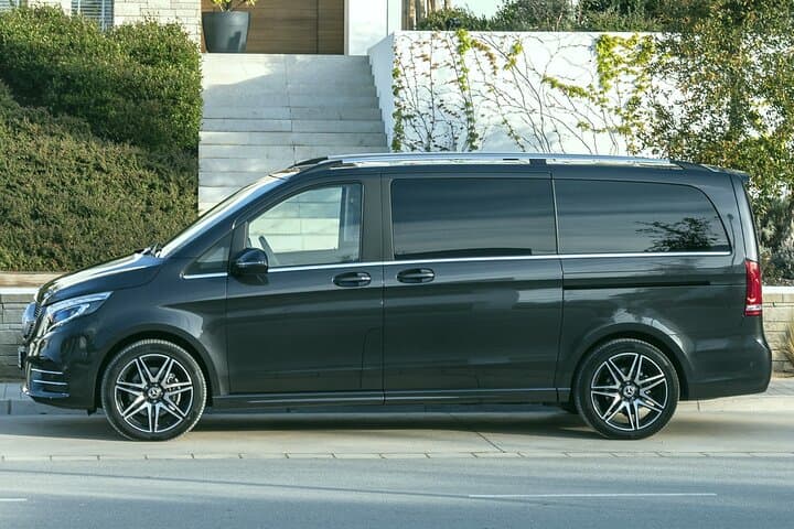 Private Transfer: Versailles to Paris Airport CDG by Luxury Van