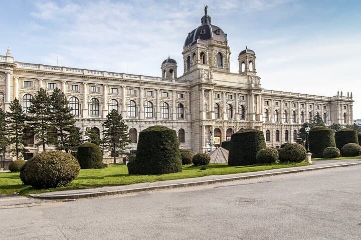 Private tour of Vienna from Budapest with private guide and transport