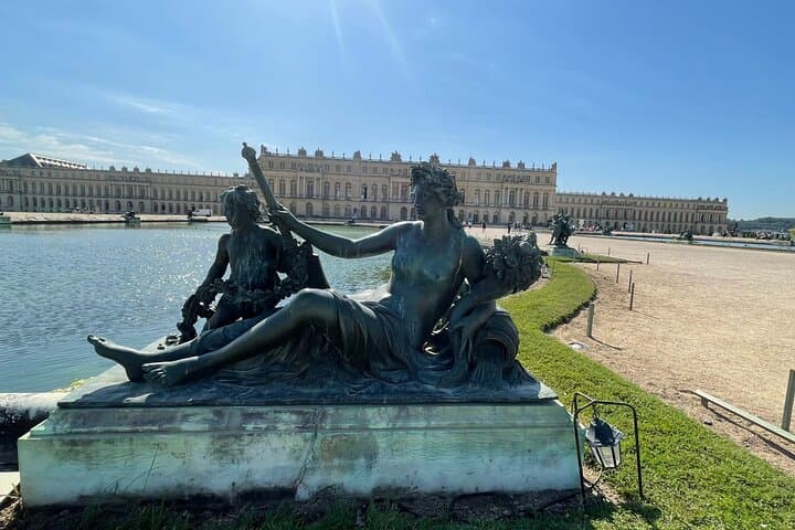 PARIS Excursion ==> CHATEAUX VERSAILLES and VAUX LE VICOMTE in Mercedes V-Class Van