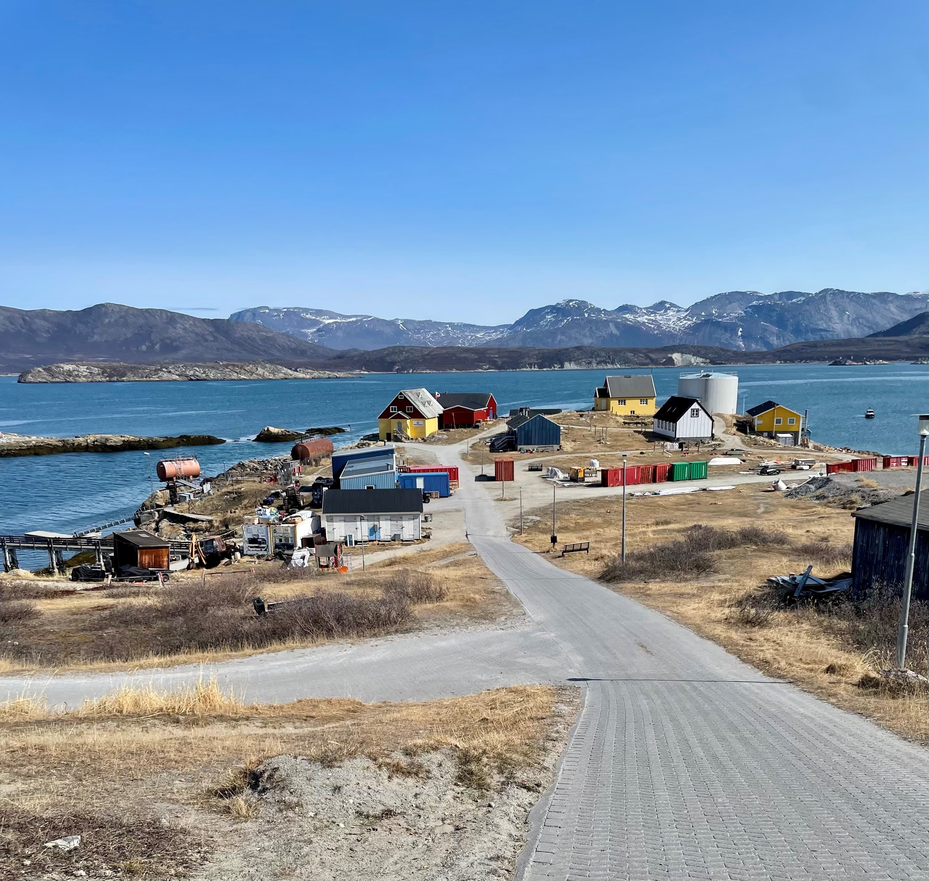 Round-trip transport to Kapisillit