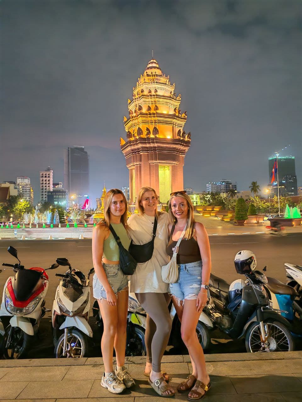 Phnom Penh Evening Cyclo Tour